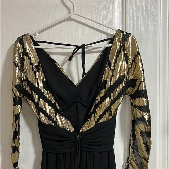 Elegant Black and Gold Dress - Picture 8 of 11